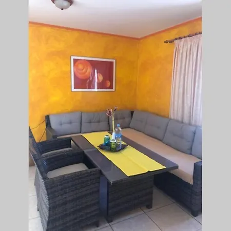 Apartment Casa Karoli Mit Meerblick