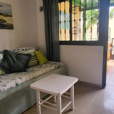 Apartment Giardino E Terrazza, Accogliente E Funzionale, Wi-fi, Piscina Condivisa