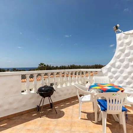 Seaviews From The Big Balcony, Parking And Wifi Apartment *
