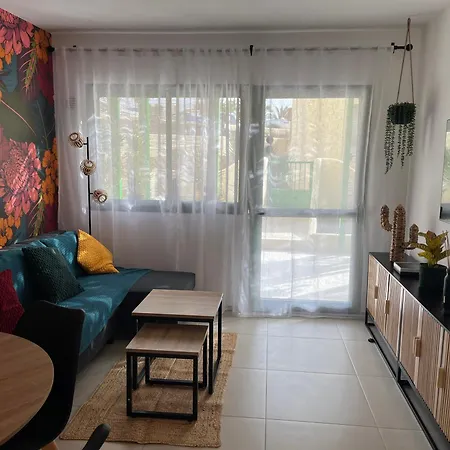 Apartment La *