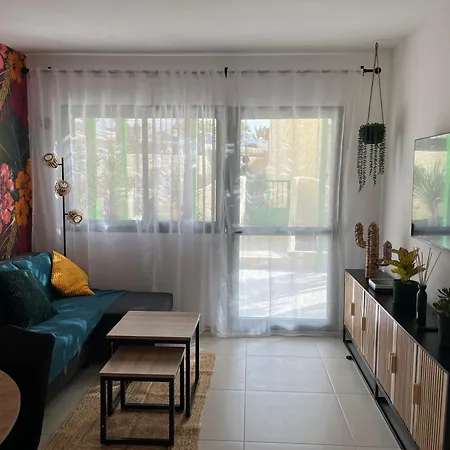 Apartment La *