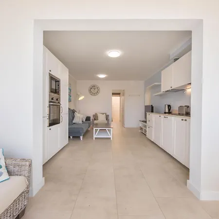 Ampio Luminoso 3 Camere 3 Bagni Giardino Quiete Wi-Fi Apartment *