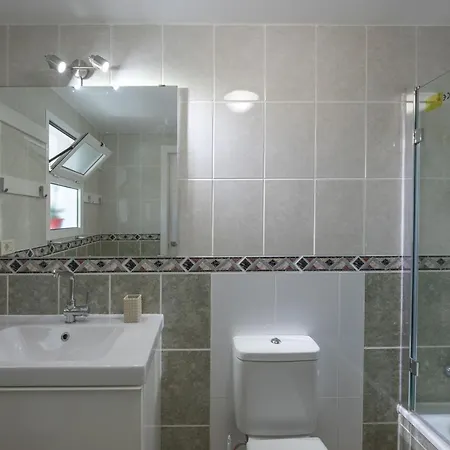 Ampio Luminoso 3 Camere 3 Bagni Giardino Quiete Wi-Fi Apartment *