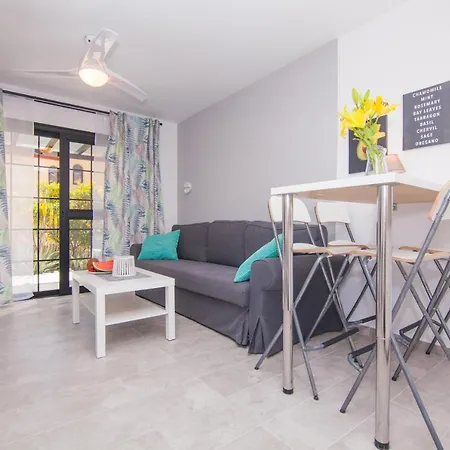 Blue Wave Apartment *
