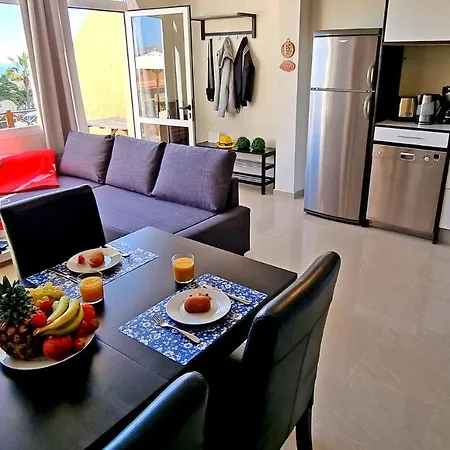 Lilly - - Pool - Meerblick Apartment