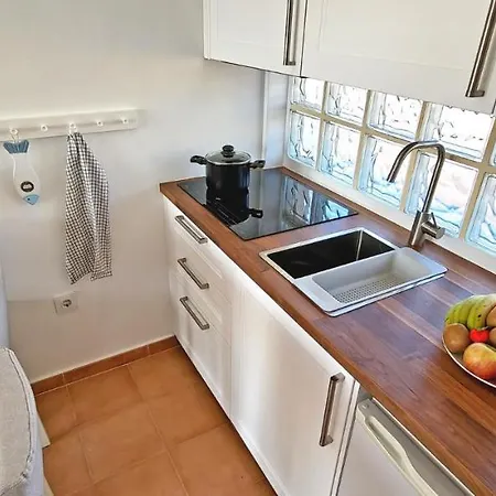Apartment Ferienwohnung Sol - - Wifi - Pool - Max 4 Personen *