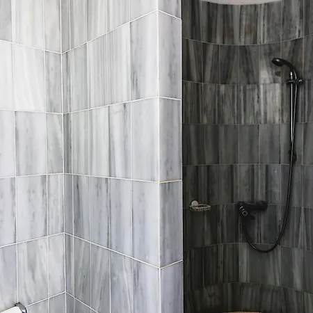R2 Maryvent Apartment