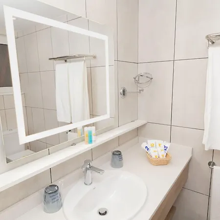 R2 Maryvent Apartment