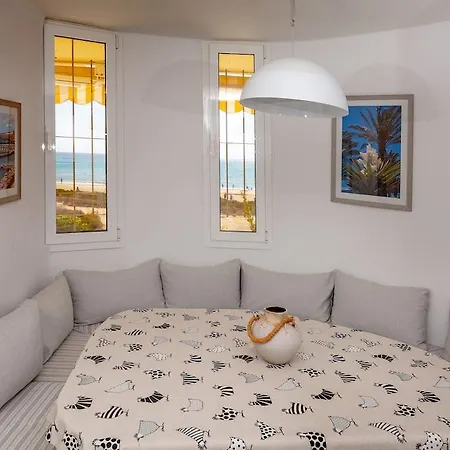 R2 Maryvent Apartment