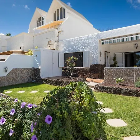 Holiday home Casa Silvia, Casa Con Jardin Y Vista Al Mar