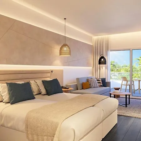Deluxe Swim-up Room, Private Pool, Adults Only, Breakfast And Dinner Are Included Apartment