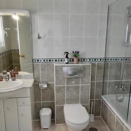 Apartment Queen Amanay - Terrazza, Confortevole, Tranquillo, Wi-fi, Ac *