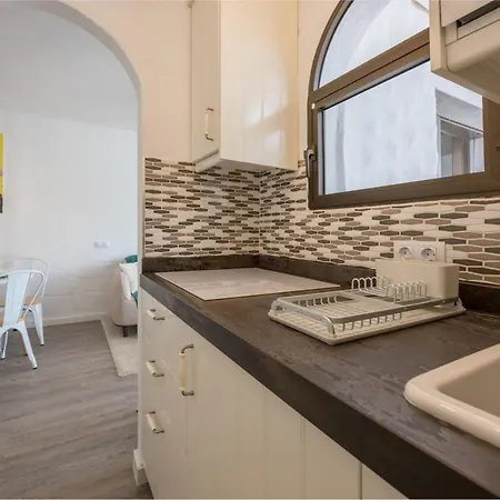 Apartment In Front Of The Pool, Large Terrace, Elegant & Confortable, Wi-fi