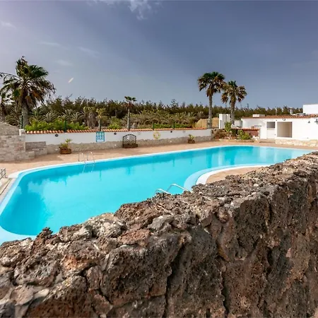 In Front Of The Pool, Large Terrace, Elegant & Confortable, Wi-fi * Costa Calma