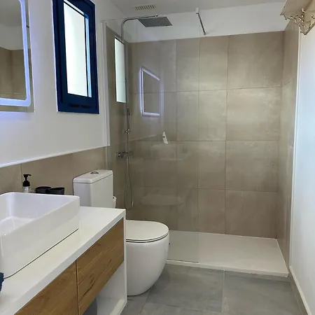 Sun & - Wifi & Pool Apartment