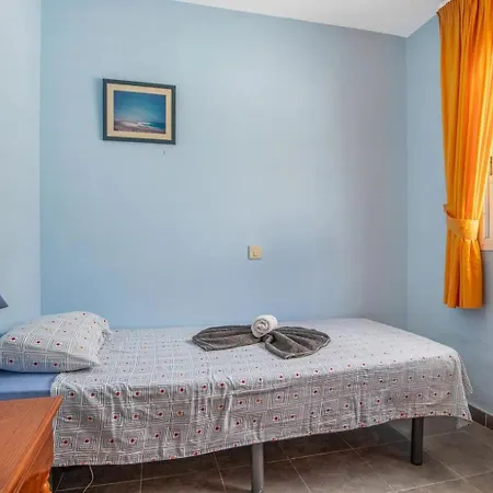 Apartment Near The Beach, With Terrace And Wifi