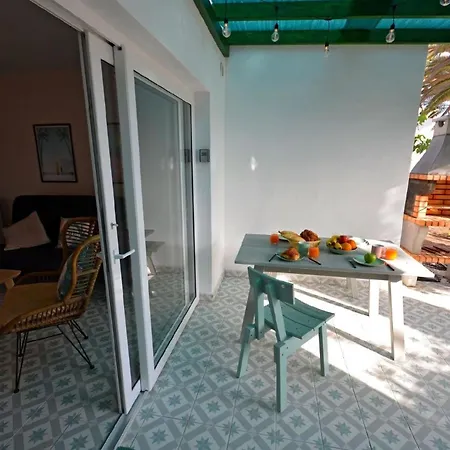 Apartment In Mit Terrasse, Gemeinsamem Pool Und Grill *