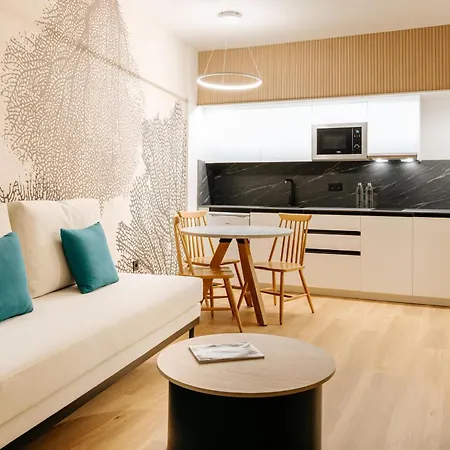R2 Higos Aparthotel *