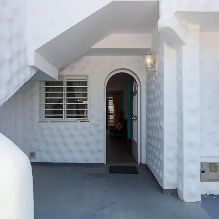 Apartment Near The With A Huge Terrace Patio, Wifi And Parking