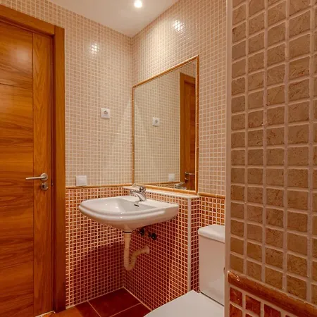 Flatguest + + 2bdr + Pool Apartment