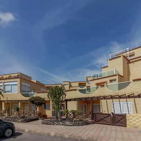 Flatguest + + 2bdr + Pool Apartment