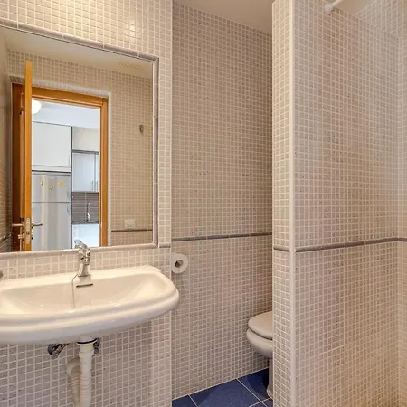 Flatguest + + 2bdr + Pool Apartment