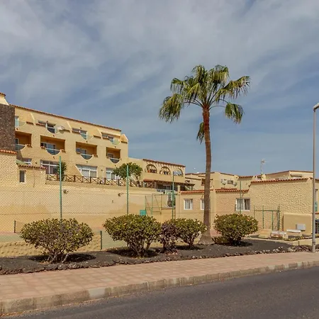 Flatguest + + 2bdr + Pool Apartment