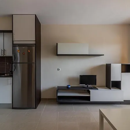 Flatguest + + 2bdr + Pool Apartment