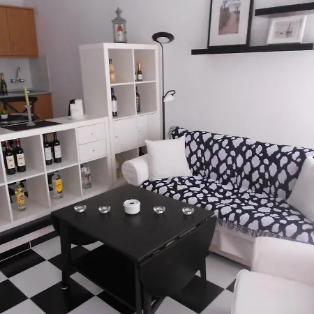Palm Garden Apartment *